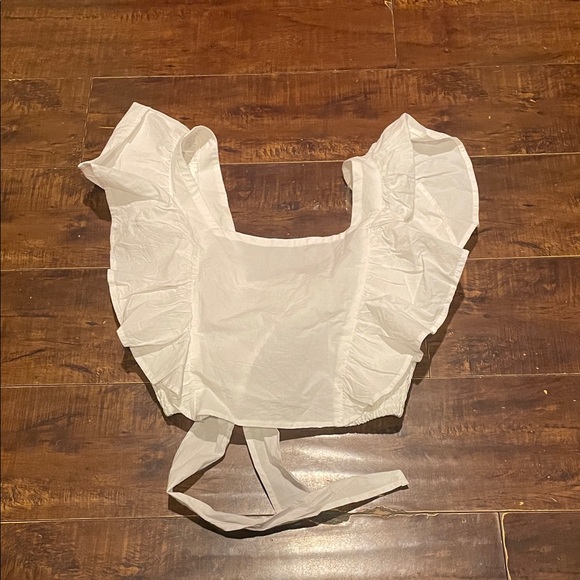 Backless Ruffle Crop Top - Picture 6 of 9